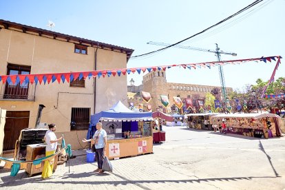 Berlanga de Duero pone el mejor marco posible al Mercado Medieval, una iniciativa que recuerda el pasado de la localidad.