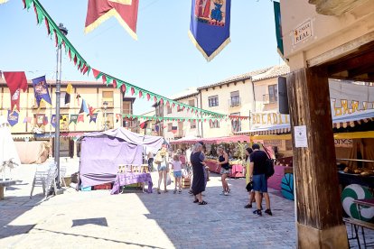 Berlanga de Duero pone el mejor marco posible al Mercado Medieval, una iniciativa que recuerda el pasado de la localidad.
