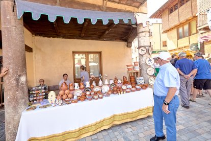 Berlanga de Duero pone el mejor marco posible al Mercado Medieval, una iniciativa que recuerda el pasado de la localidad.