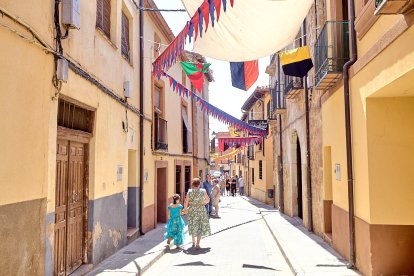Berlanga de Duero pone el mejor marco posible al Mercado Medieval, una iniciativa que recuerda el pasado de la localidad.