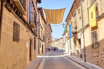 Berlanga de Duero pone el mejor marco posible al Mercado Medieval, una iniciativa que recuerda el pasado de la localidad.