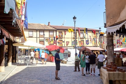 Berlanga de Duero pone el mejor marco posible al Mercado Medieval, una iniciativa que recuerda el pasado de la localidad.