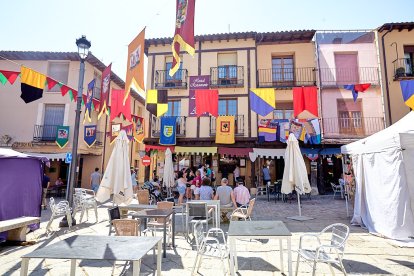 Berlanga de Duero pone el mejor marco posible al Mercado Medieval, una iniciativa que recuerda el pasado de la localidad.