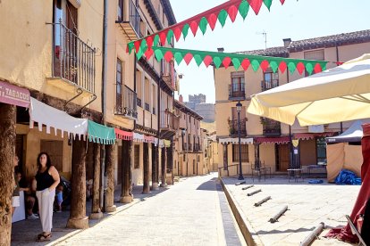 Berlanga de Duero pone el mejor marco posible al Mercado Medieval, una iniciativa que recuerda el pasado de la localidad.