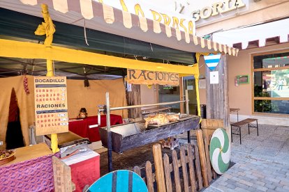 Berlanga de Duero pone el mejor marco posible al Mercado Medieval, una iniciativa que recuerda el pasado de la localidad.