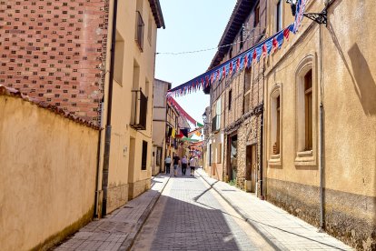 Berlanga de Duero pone el mejor marco posible al Mercado Medieval, una iniciativa que recuerda el pasado de la localidad.