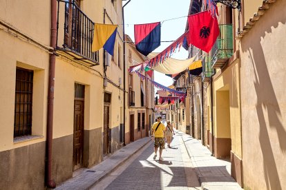 Berlanga de Duero pone el mejor marco posible al Mercado Medieval, una iniciativa que recuerda el pasado de la localidad.