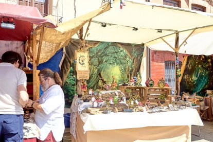Berlanga de Duero pone el mejor marco posible al Mercado Medieval, una iniciativa que recuerda el pasado de la localidad.