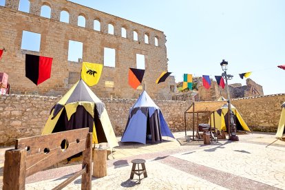 Berlanga de Duero pone el mejor marco posible al Mercado Medieval, una iniciativa que recuerda el pasado de la localidad.
