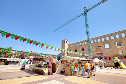 Berlanga de Duero pone el mejor marco posible al Mercado Medieval, una iniciativa que recuerda el pasado de la localidad.