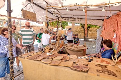Berlanga de Duero pone el mejor marco posible al Mercado Medieval, una iniciativa que recuerda el pasado de la localidad.