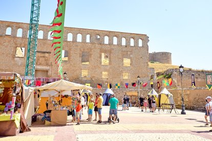 Berlanga de Duero pone el mejor marco posible al Mercado Medieval, una iniciativa que recuerda el pasado de la localidad.