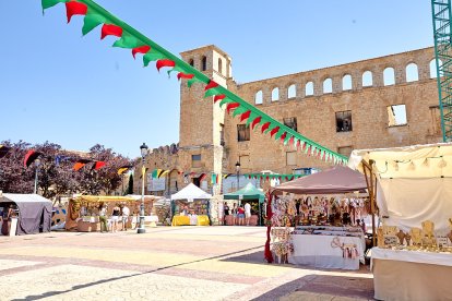Berlanga de Duero pone el mejor marco posible al Mercado Medieval, una iniciativa que recuerda el pasado de la localidad.