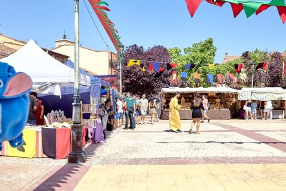Berlanga de Duero pone el mejor marco posible al Mercado Medieval, una iniciativa que recuerda el pasado de la localidad.
