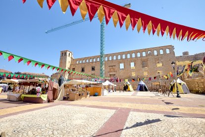 Berlanga de Duero pone el mejor marco posible al Mercado Medieval, una iniciativa que recuerda el pasado de la localidad.