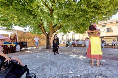 Berlanga de Duero pone el mejor marco posible al Mercado Medieval, una iniciativa que recuerda el pasado de la localidad.
