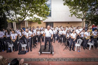 El conjunto de Jose Manuel Aceña llenó la plaza
