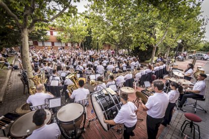 El conjunto de Jose Manuel Aceña llenó la plaza