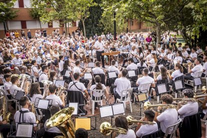 El conjunto de Jose Manuel Aceña llenó la plaza