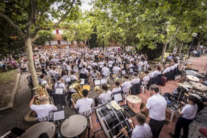 El conjunto de Jose Manuel Aceña llenó la plaza