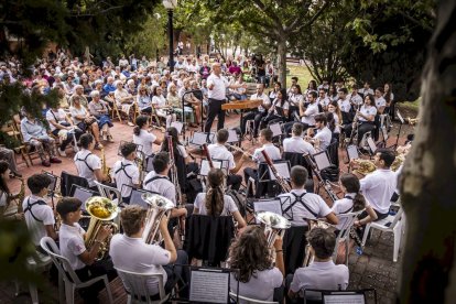 El conjunto de Jose Manuel Aceña llenó la plaza