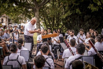 El conjunto de Jose Manuel Aceña llenó la plaza
