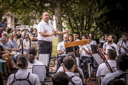 El conjunto de Jose Manuel Aceña llenó la plaza