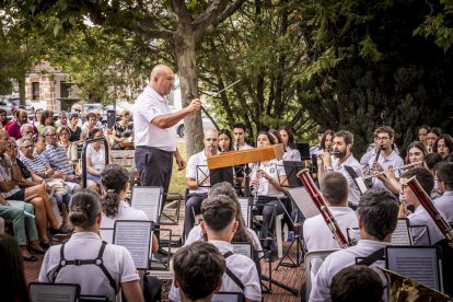 El conjunto de Jose Manuel Aceña llenó la plaza