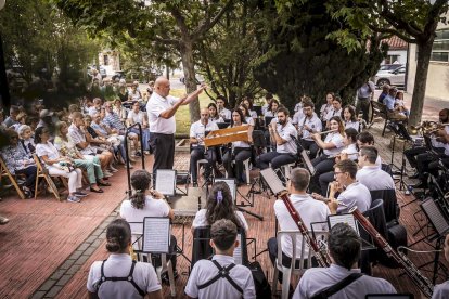El conjunto de Jose Manuel Aceña llenó la plaza