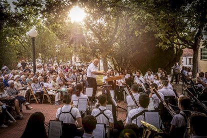 El conjunto de Jose Manuel Aceña llenó la plaza