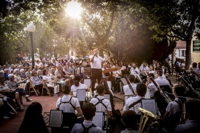 El conjunto de Jose Manuel Aceña llenó la plaza