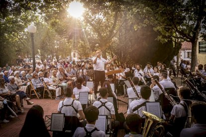 El conjunto de Jose Manuel Aceña llenó la plaza
