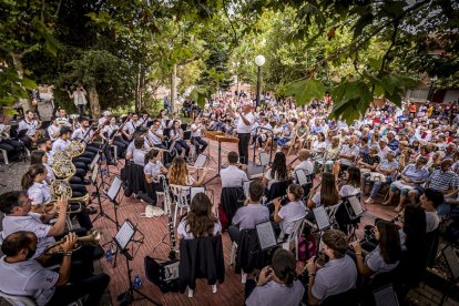 El conjunto de Jose Manuel Aceña llenó la plaza