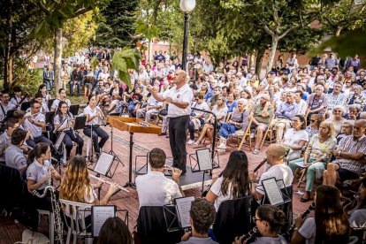 El conjunto de Jose Manuel Aceña llenó la plaza