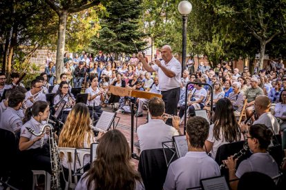 El conjunto de Jose Manuel Aceña llenó la plaza