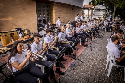 El conjunto de Jose Manuel Aceña llenó la plaza