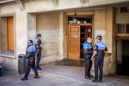 Imágenes del desalojo en la Casa Consistorial.