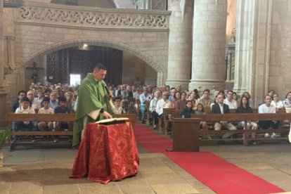 William Fernando Zärate, en su toma de posesión como párroco de Vinuesa.