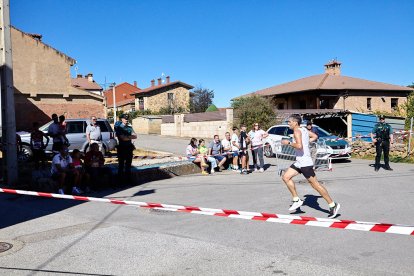 Un centenar de participantes se dieron cita en la Carrera de Golmayo.