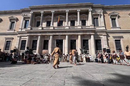 Actuación de Tierraquemada a las puertas del Museo Arqueológico Nacional de Madrid