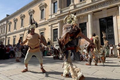 Actuación de Tierraquemada a las puertas del Museo Arqueológico Nacional de Madrid