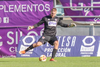 Primera derrota de los sorianos en su visita a La Balastera