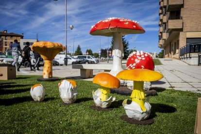 Las piezas son obras de Santiago González