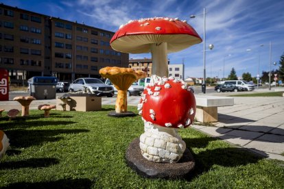 Las piezas son obras de Santiago González