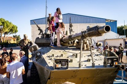 Los niños conocieron los Centauros y las armas del Ejército