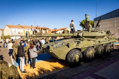 Los niños conocieron los Centauros y las armas del Ejército