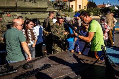 Los niños conocieron los Centauros y las armas del Ejército