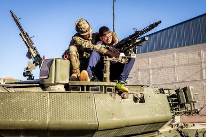 Los niños conocieron los Centauros y las armas del Ejército