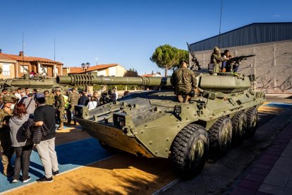 Los niños conocieron los Centauros y las armas del Ejército