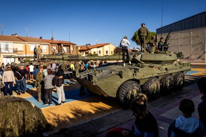 Los niños conocieron los Centauros y las armas del Ejército